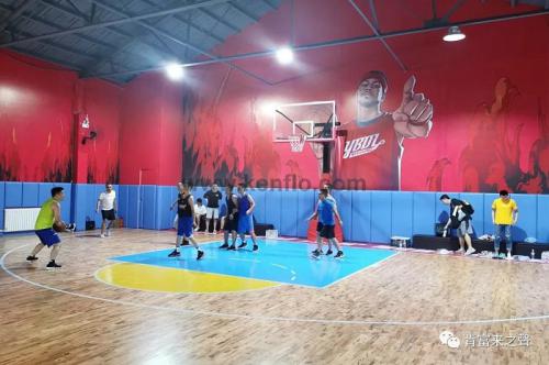 为增强团队凝聚力，会后组织了篮球友谊赛。