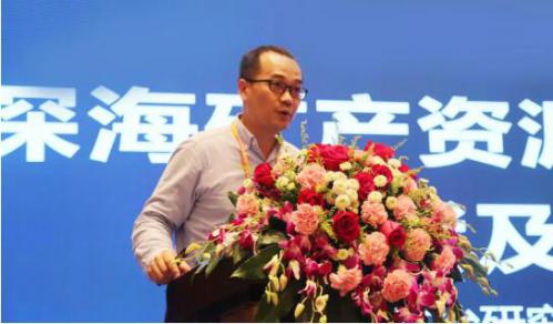 郑皓研究员作报告