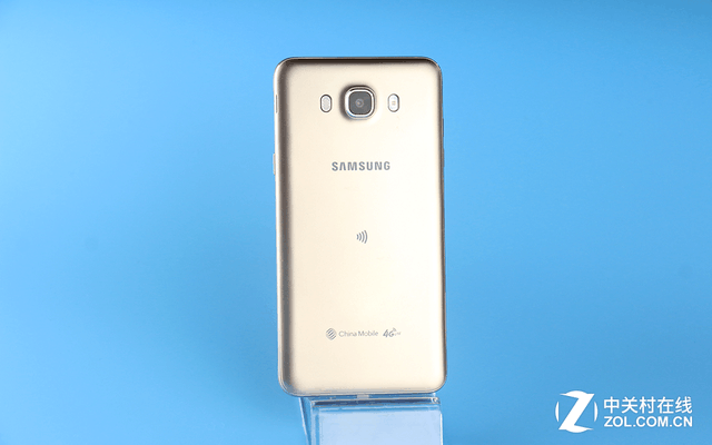 升级金属边框 三星Galaxy J7(2016)评测 