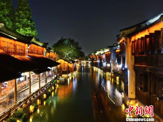 乌镇夜景 钱晨菲 摄